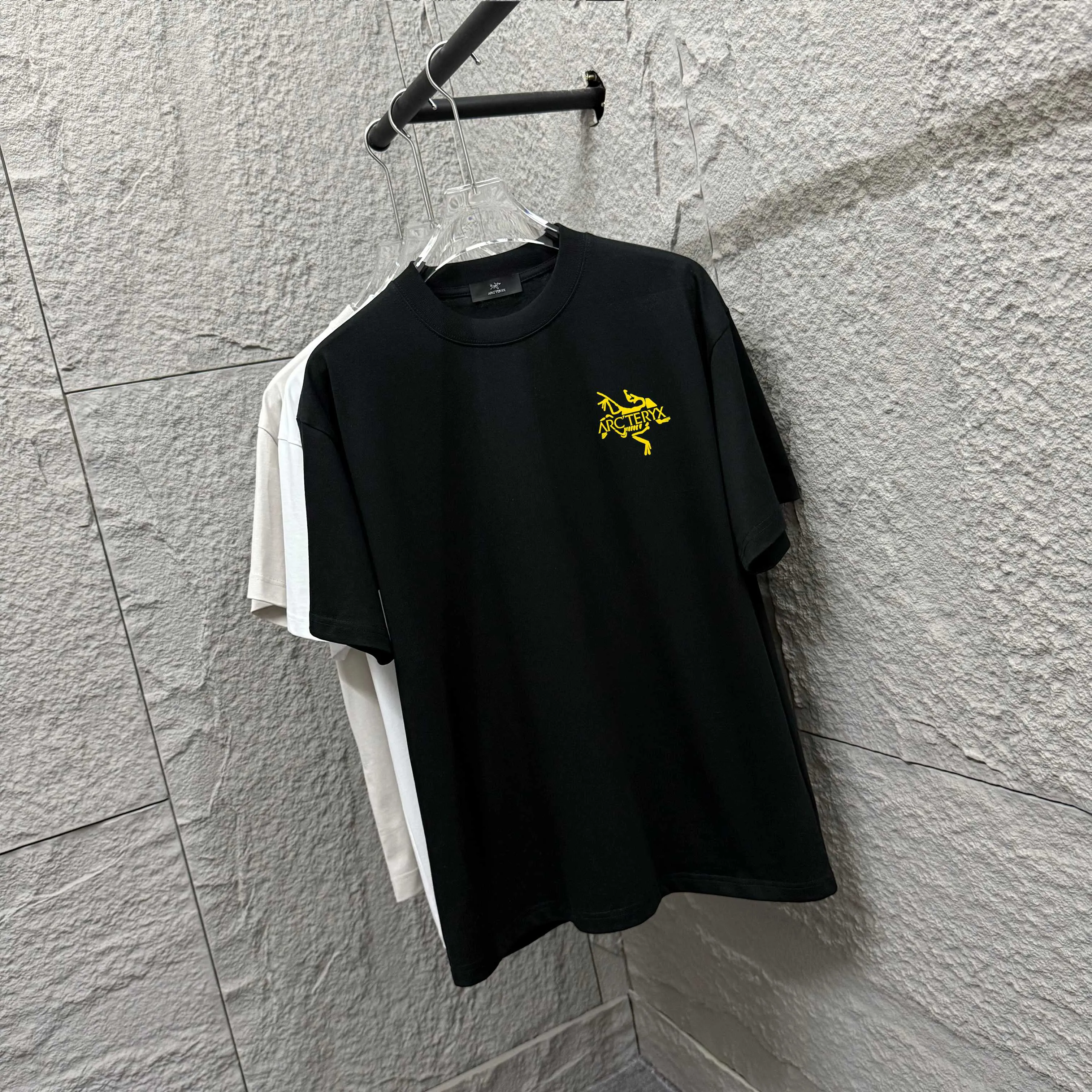 ARC'TERYX* * 2025 New Arrival Classic logo T Same Style ：Black White Size： S （90-130 ） M （120-150 ） L （140-165 ） XL （160-180 ） XXL （180 ）